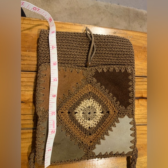 Crochet crossbody w leather detailing NWOT - Picture 8 of 10